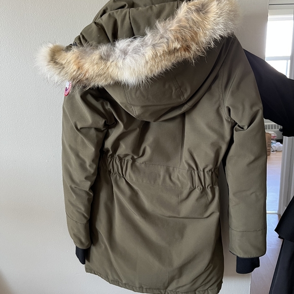 CANADA GOOSE-Size XS - Picture 3 of 3